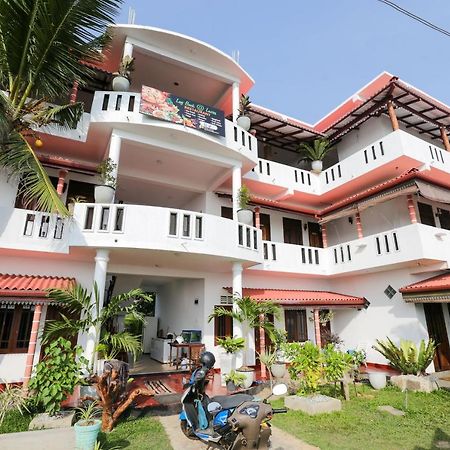 Lazies Midigama Hotel Exterior photo